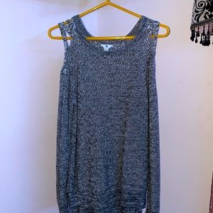 Long sleeve grey sweater, open shoulder